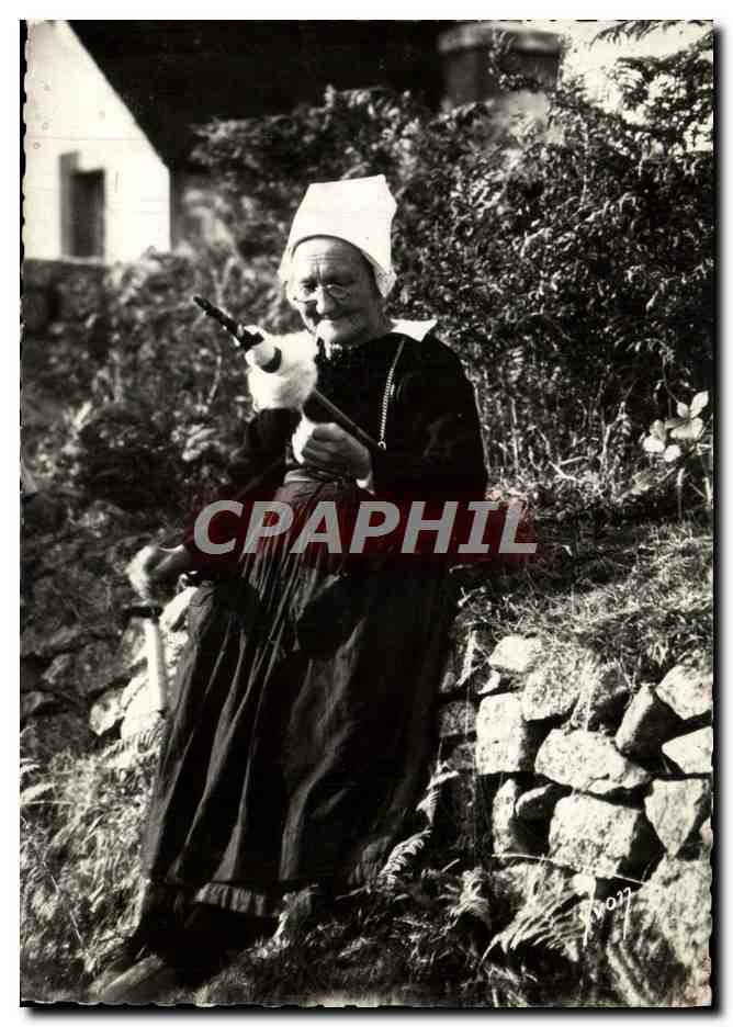 CPM Vieille coiffe et costume de Comfort Folklore Fileuse