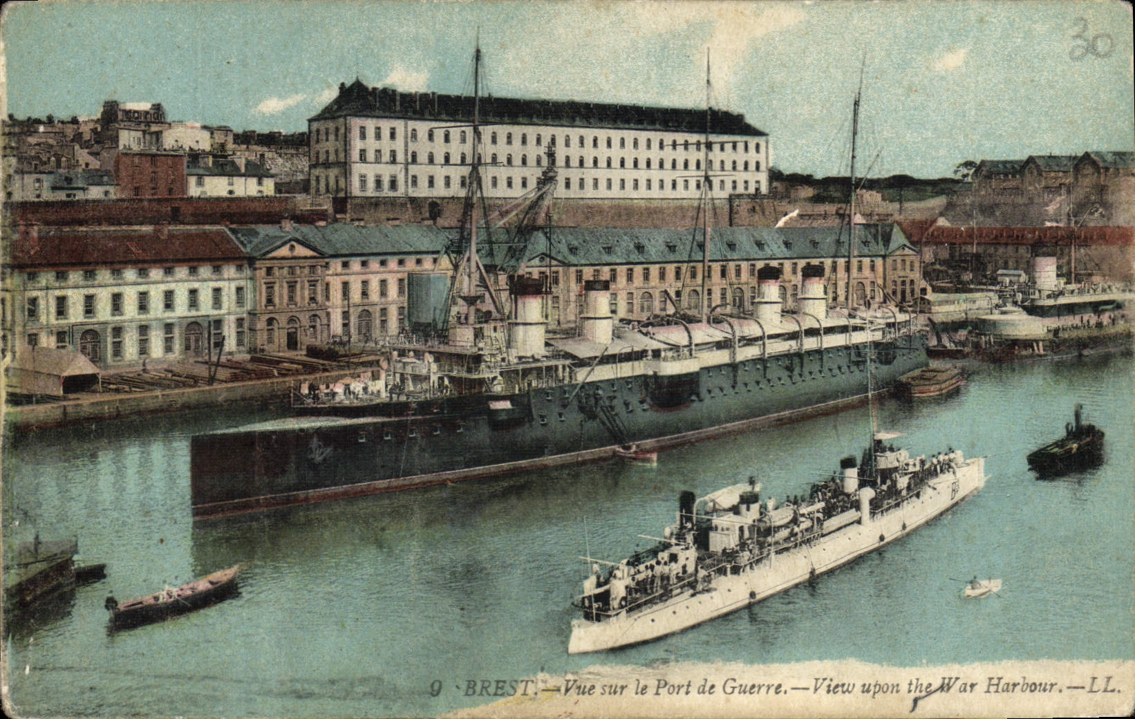 CPA Brest Vue sur le Port de Guerre Bateau