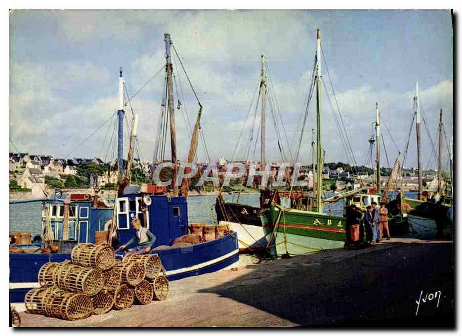CPM Couleurs Et Lumiere De France ce La Bretagne Audierne Le Port Des Langoustiers Bateaux
