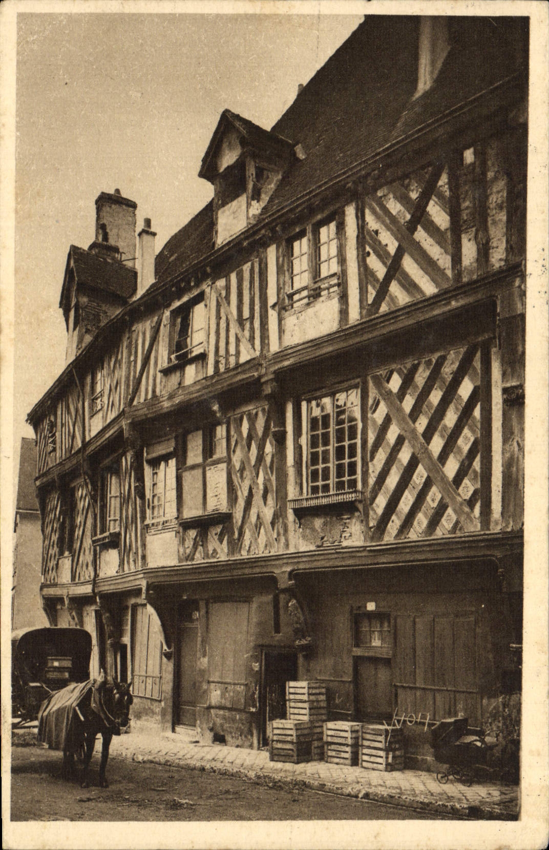 CPA La Douce France Chartres La Maison du Saumon Cheval