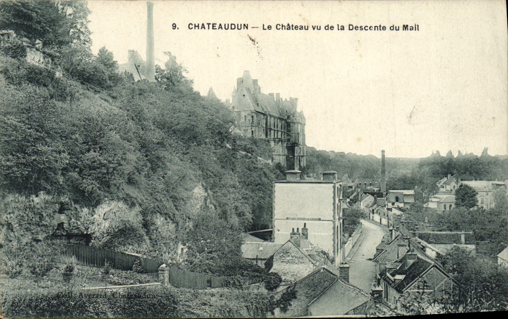 CPA Chateaudun Le Chateau Vu De La Descente Du Mail