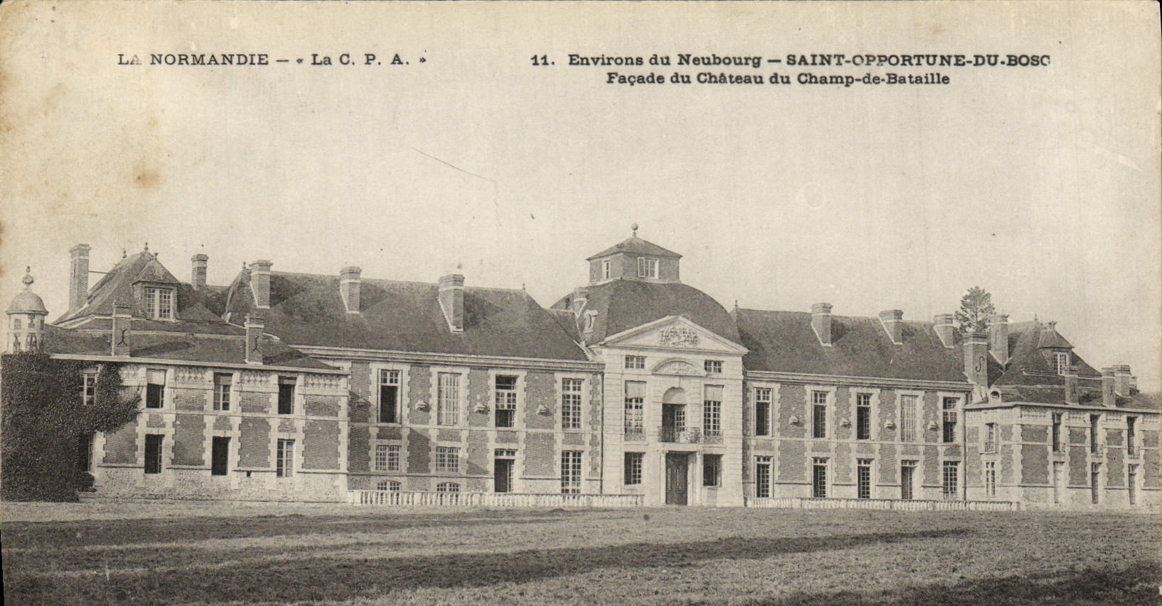 CPA La Normandie Environs Du Neubourg Saint Opportune Du Bosc Facade du chateau du Champ de Bataille