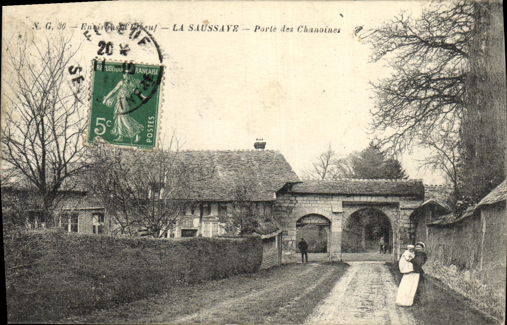 La Saussaye — Tor der Kanoniker — Umgebung von Élbeuf