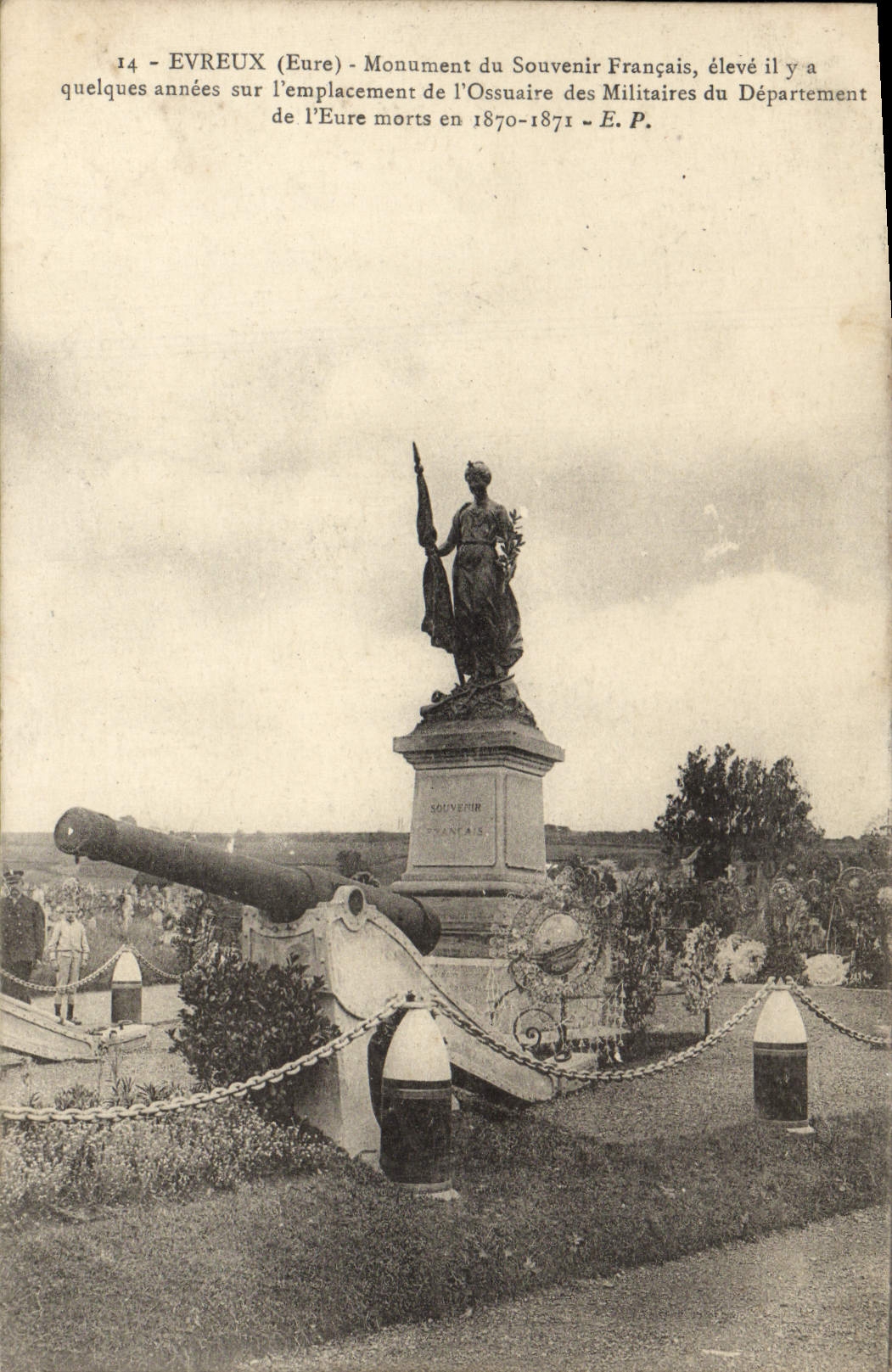 Evreux (Eure) - Monument du Souvenir Français, élevé il y a quelques années sur l'emplacement de l'Ossuaire des Militaires du Département de l'Eure morts en 1870-1871 - E.P.