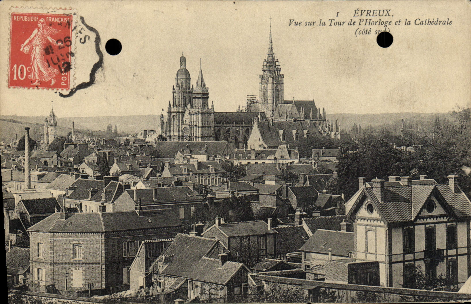 CPA Evreux Vue Sur La Tour De l'Horloge Et La Cathedrale