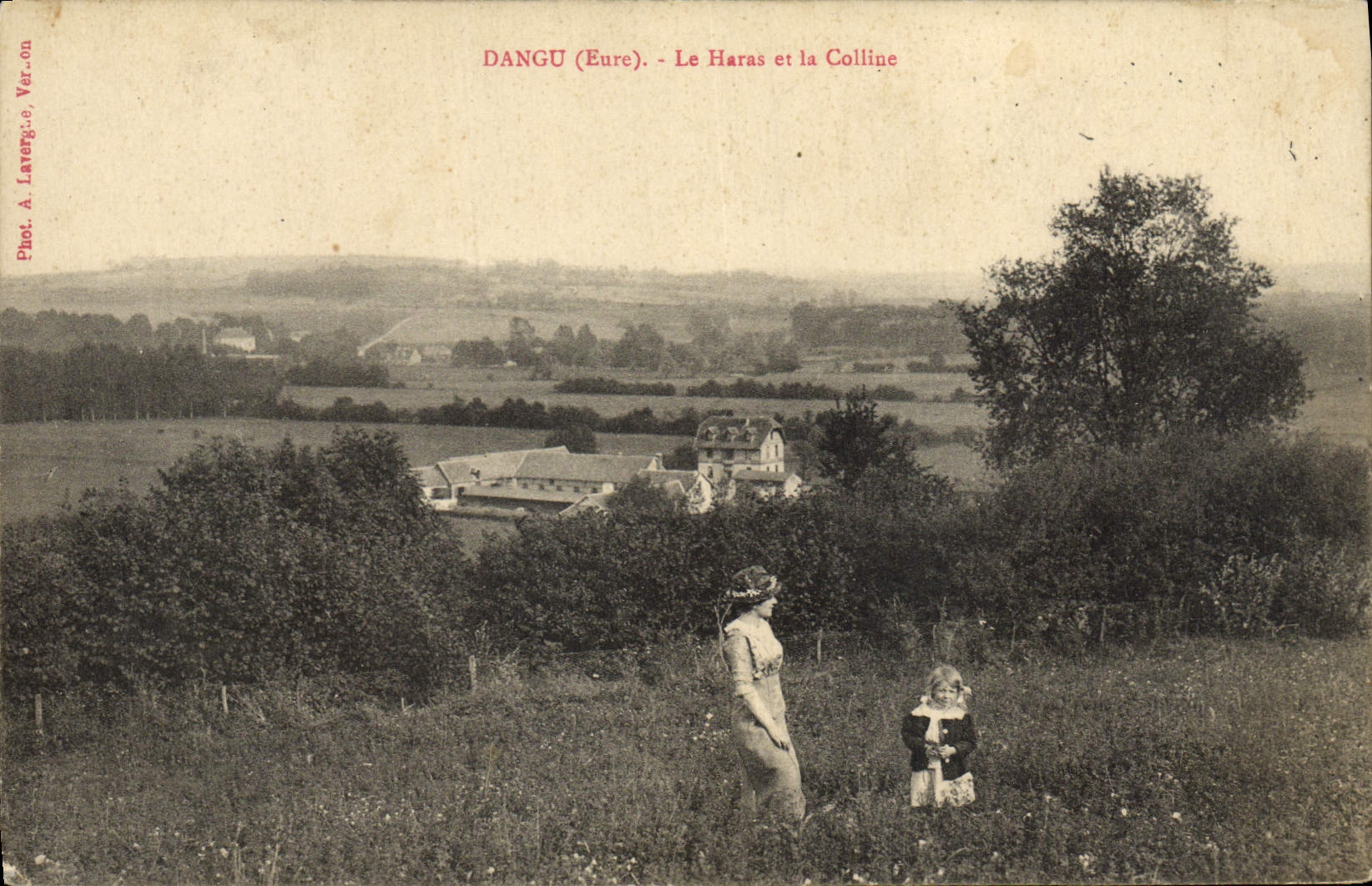 Dangu (Eure) - Le Haras et la Colline — Phot. A. Laverge