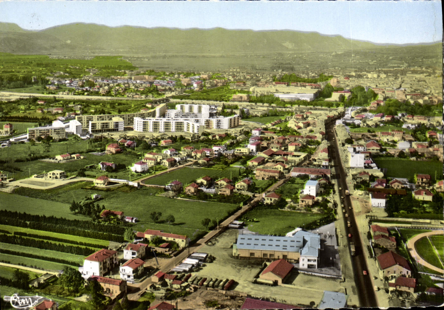 Montélimar — Vue générale — La Route de Marseille, Faubourg St-James, Nouveaux Lycées et Vallée du Rhône — IMP. MACON (S.-et-L.)