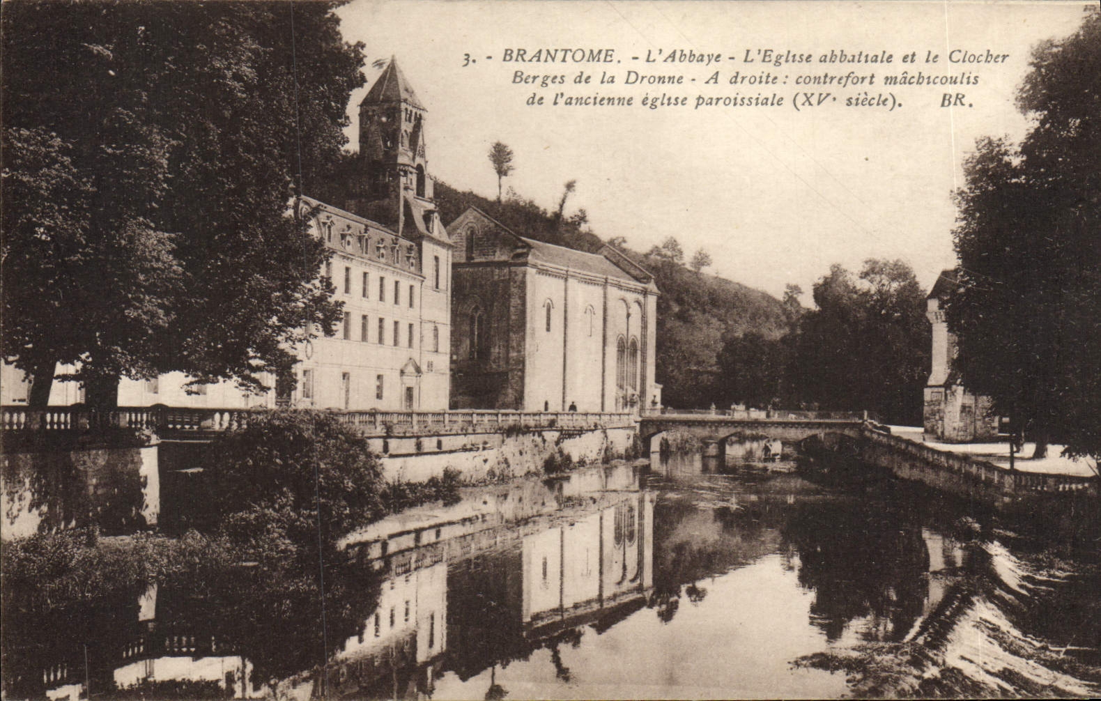 CPA Brantome L'Abbaye L'Eglise abbatiale et le Clocher Berges de la Dronne