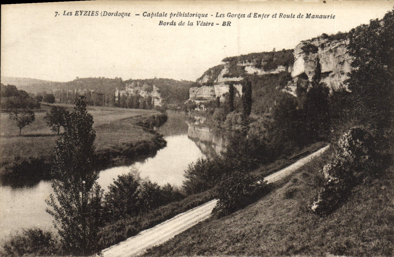 Les EYZIES (Dordogne) — Capitale préhistorique — Les Gorges d'Enfer et Route de Manaourie — Bords de la Vézère — BR