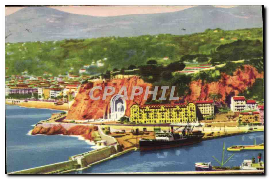 CPA Nice L'Entree du Port Le Chateau Bateau