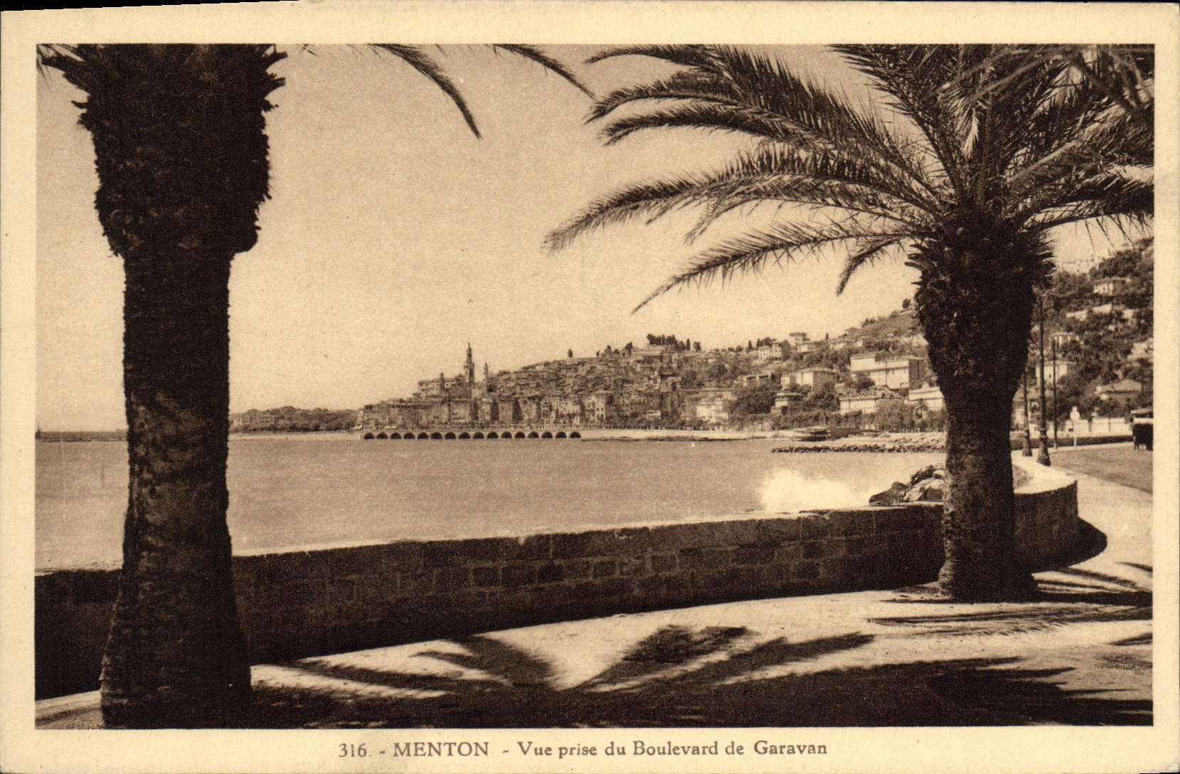 CPA Menton Vue prise du Boulevard de Garavan