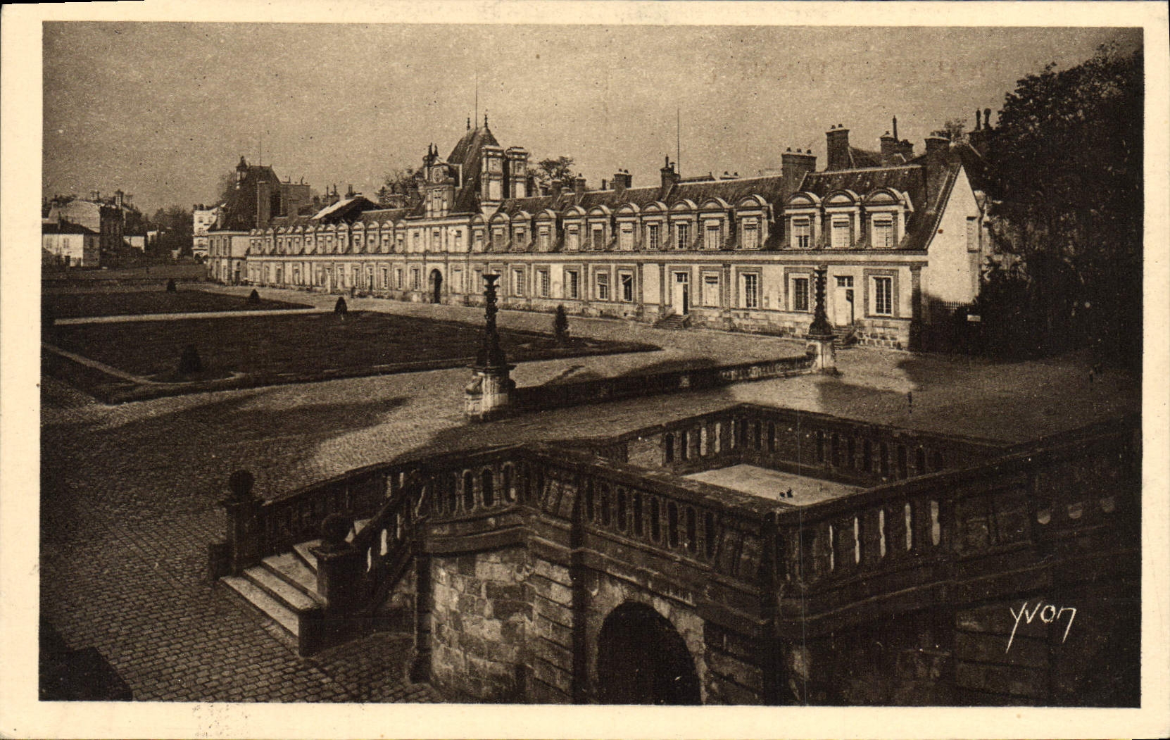 Palazzo di Fontainebleau — Ala dei Ministri e Cortile degli Addii — Edizione d'Arte YVON