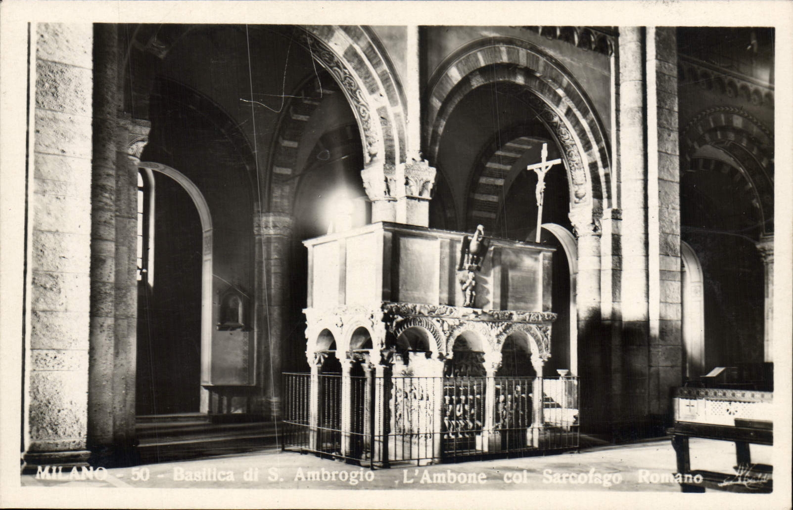 CPA Milano Basilica di S Ambrogio L'Ambone col Sarcofage Romano