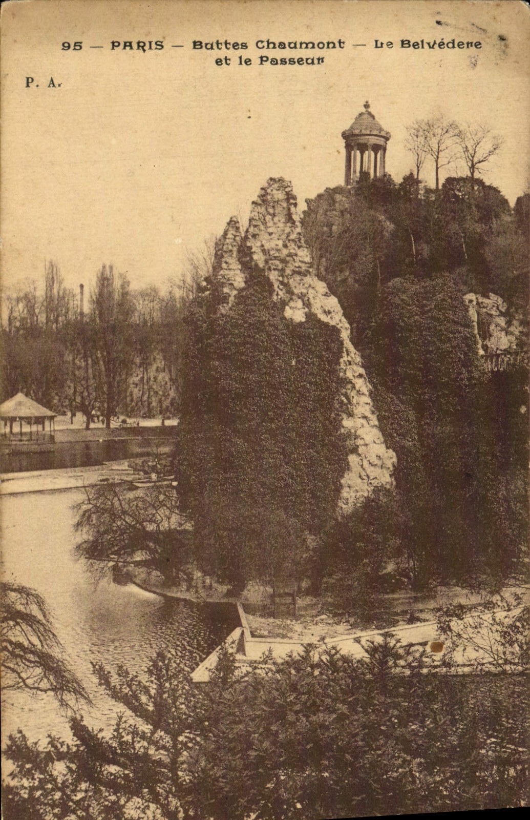 CPA Paris Buttes Chaumont Le Belvedere Et Le Passeur