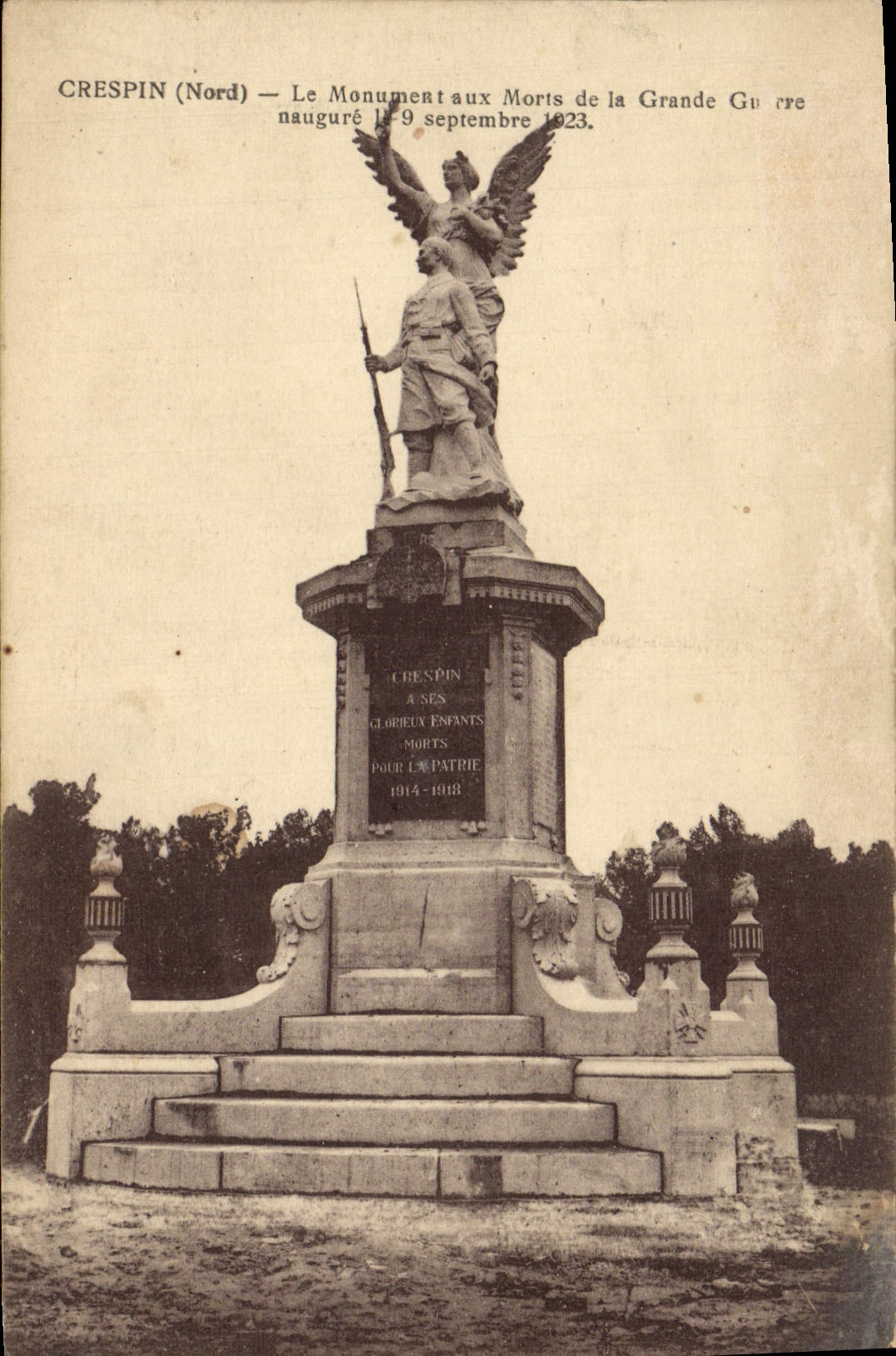 CPA Crespin Le Monument aux Morts De La Grande Guerre Militaria