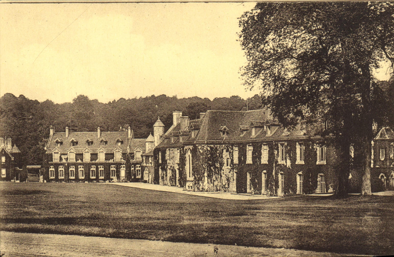 CPA Abbaye Des Vaux De Cernay Cote Ouest