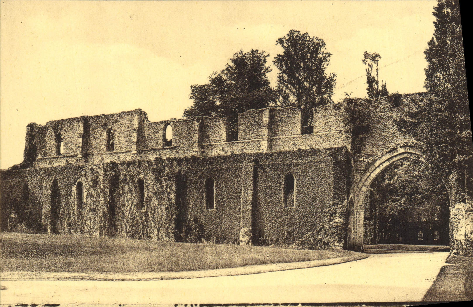 CPA Abbaye Des Vaux De Cernay L'Eglise