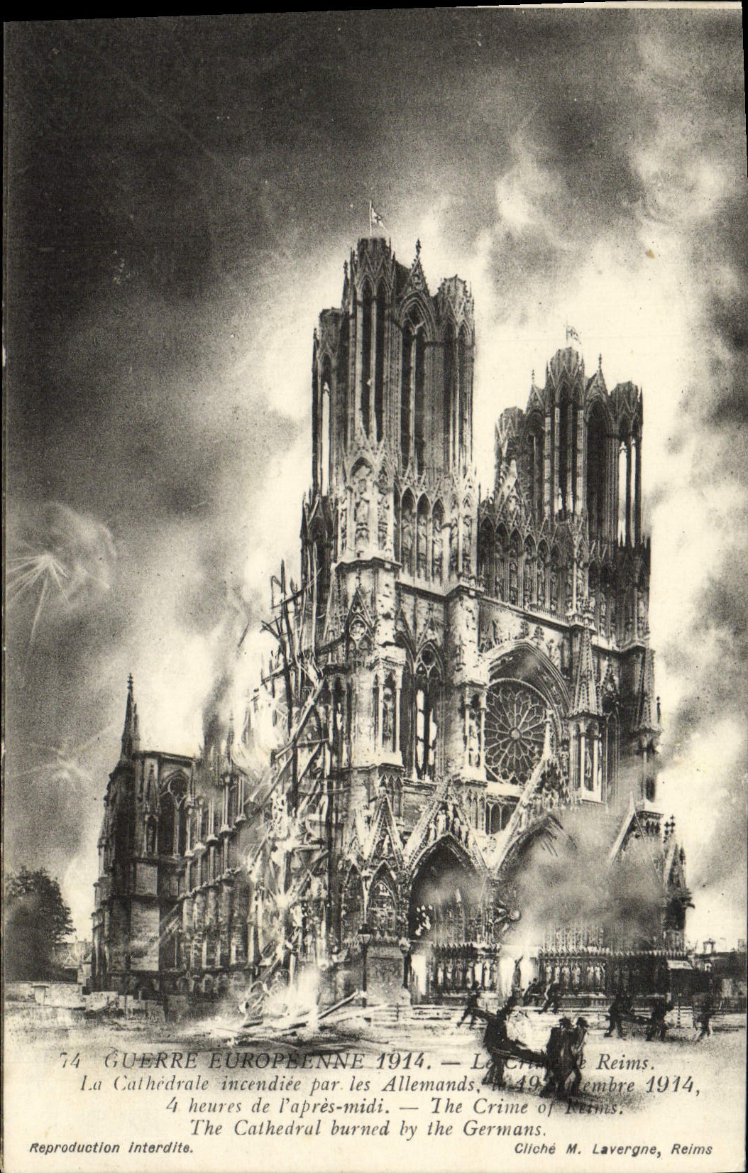 CPA Guerre Europeenne Le Reims La Cathedrale Incendiee Par Les allemands Militaria 
