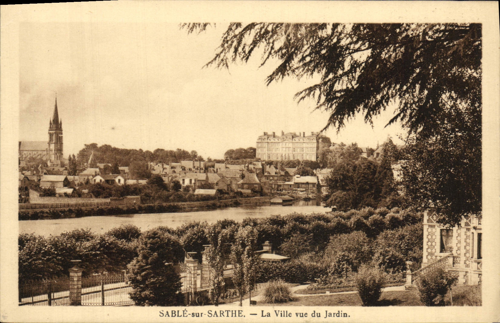 CPA Sable Sur Sarthe La Ville Vue Du Jardin