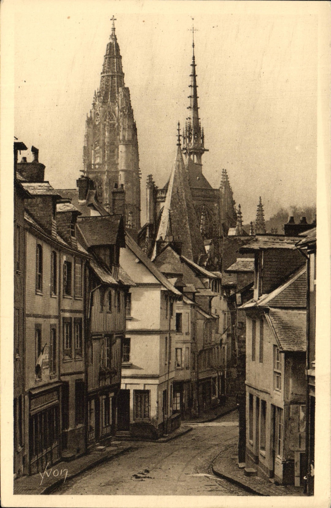 CPA La Douce France Caudebec En Caux La Grande Rue Et l'Eglise Notre Dame