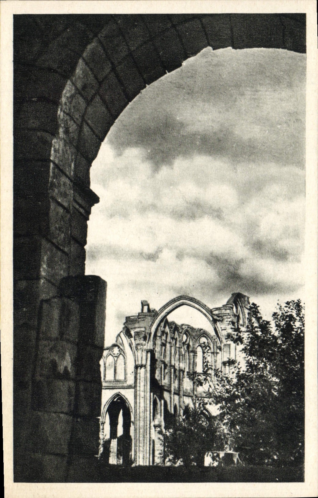 CPA Notre Dame d'Ourscamp Ruines De l'Ancienne Eglise Abbatiale