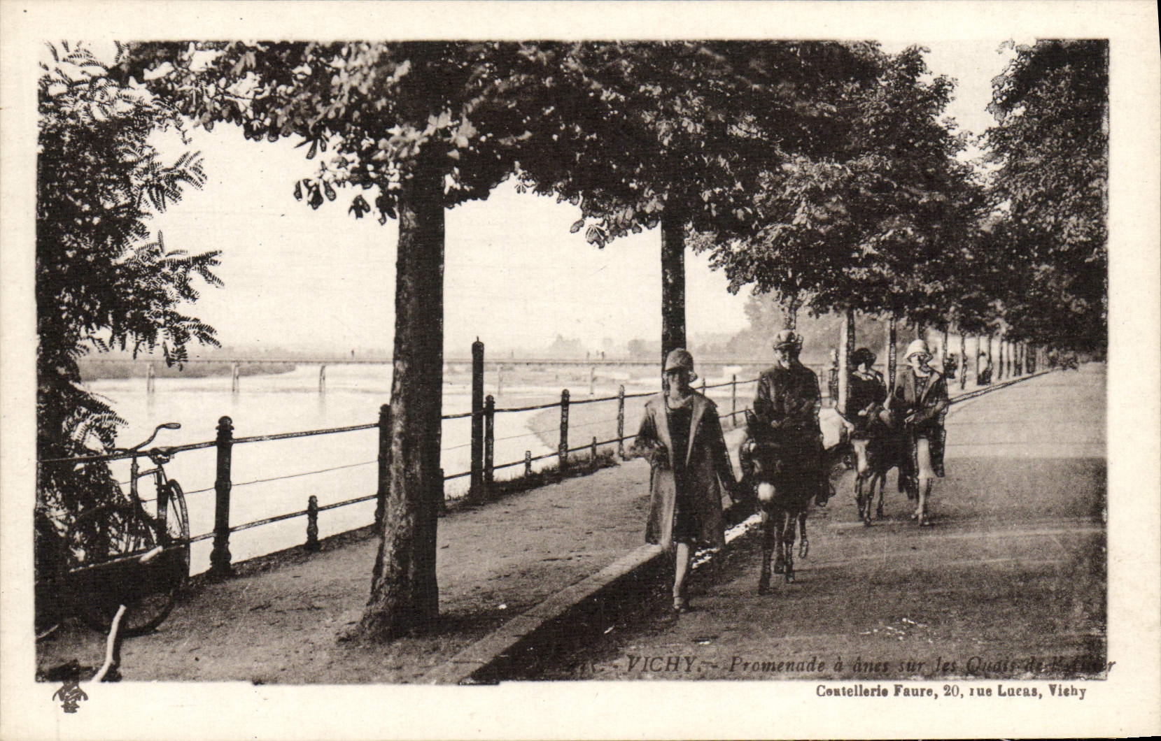 CPA Vichy Premenade Anes Mules Enfants