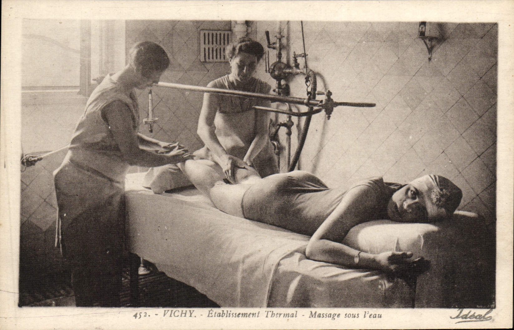 Vichy — Établissement Thermal — Massage sous l'eau — Éditeur Ideal, n° 452