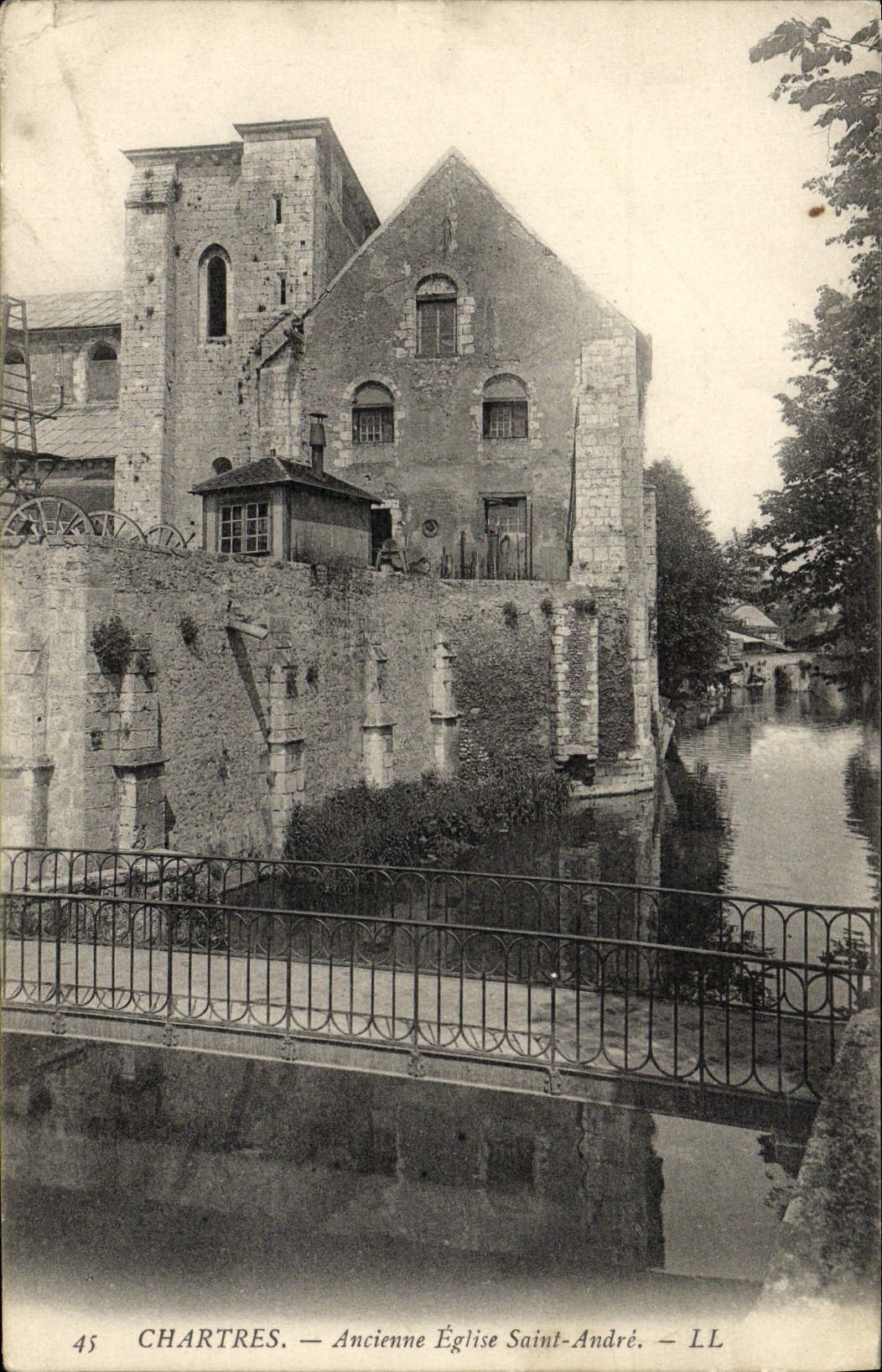 CPA Chartres Ancienne Eglise Saint Andre