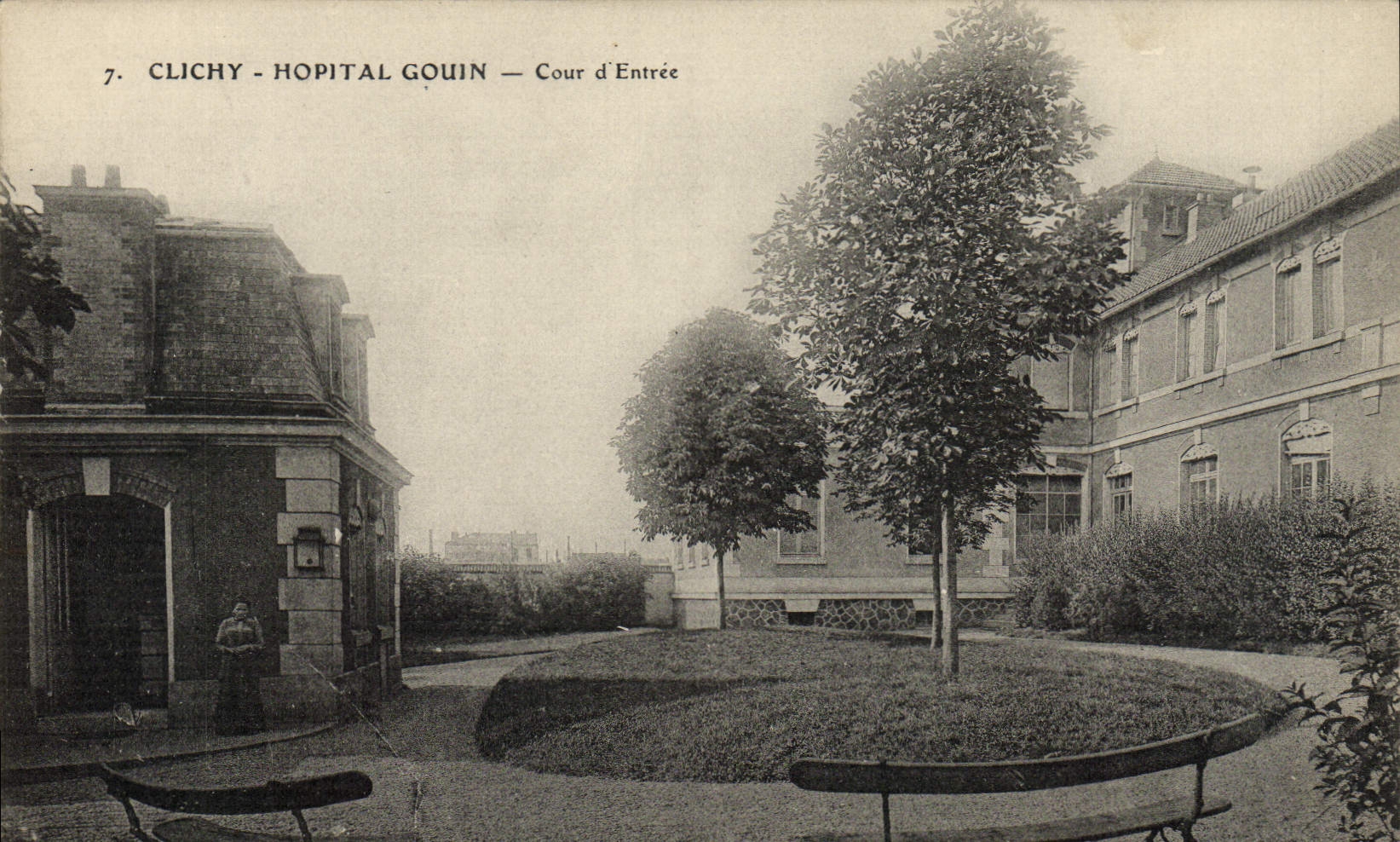 CPA Clichy Hopital Gouin Cour d'Entree