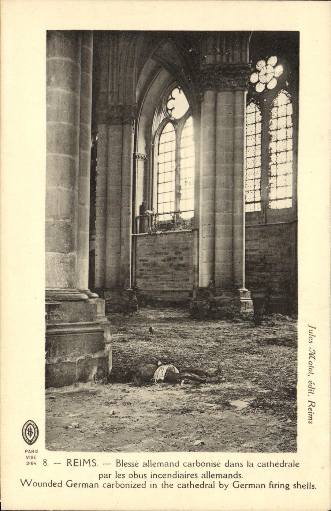 CPA Reims Blesse Allemand Carbonise Dans La Cathedrale Par Les Obus incendiaires allemands