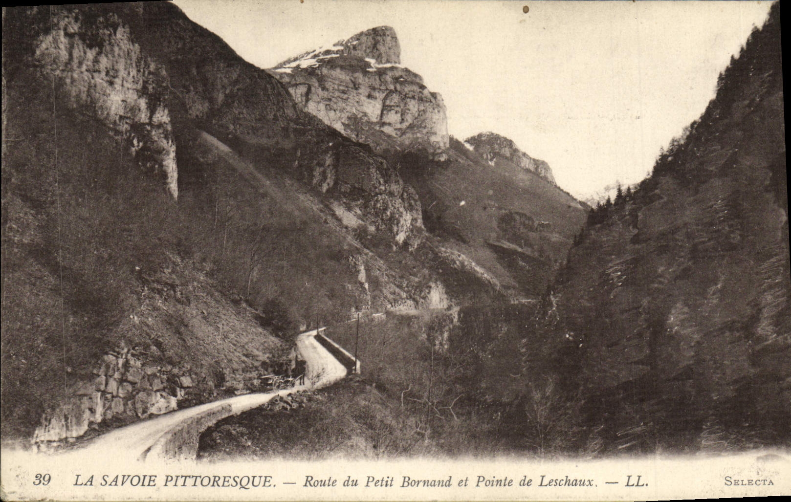 CPA La Savoie Pittoresque Roule du Petit Bornand et pointe de Lescahux 
