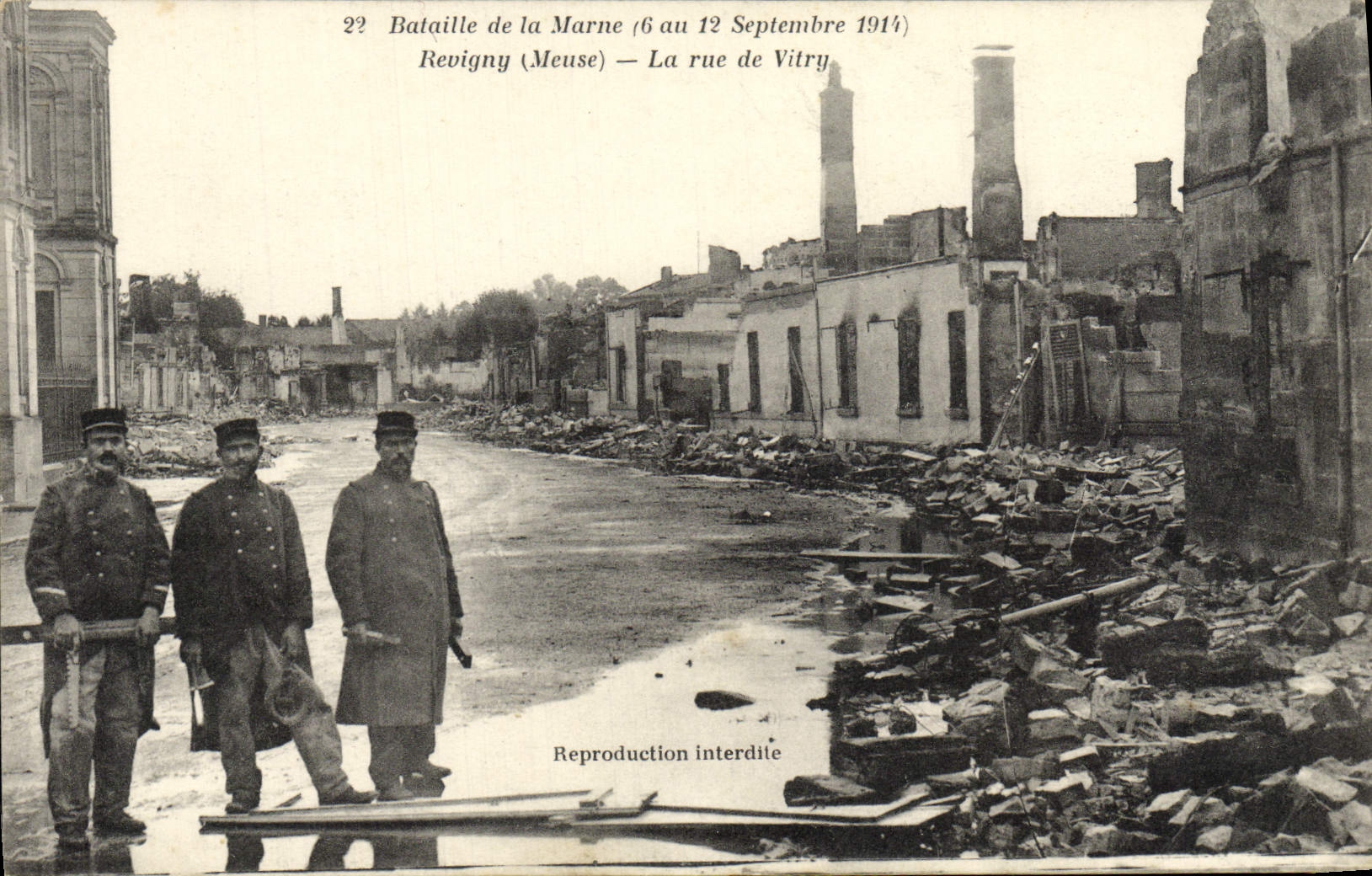 CPA Bataille de la Marne Revigny La rue de Vitry Militaria 