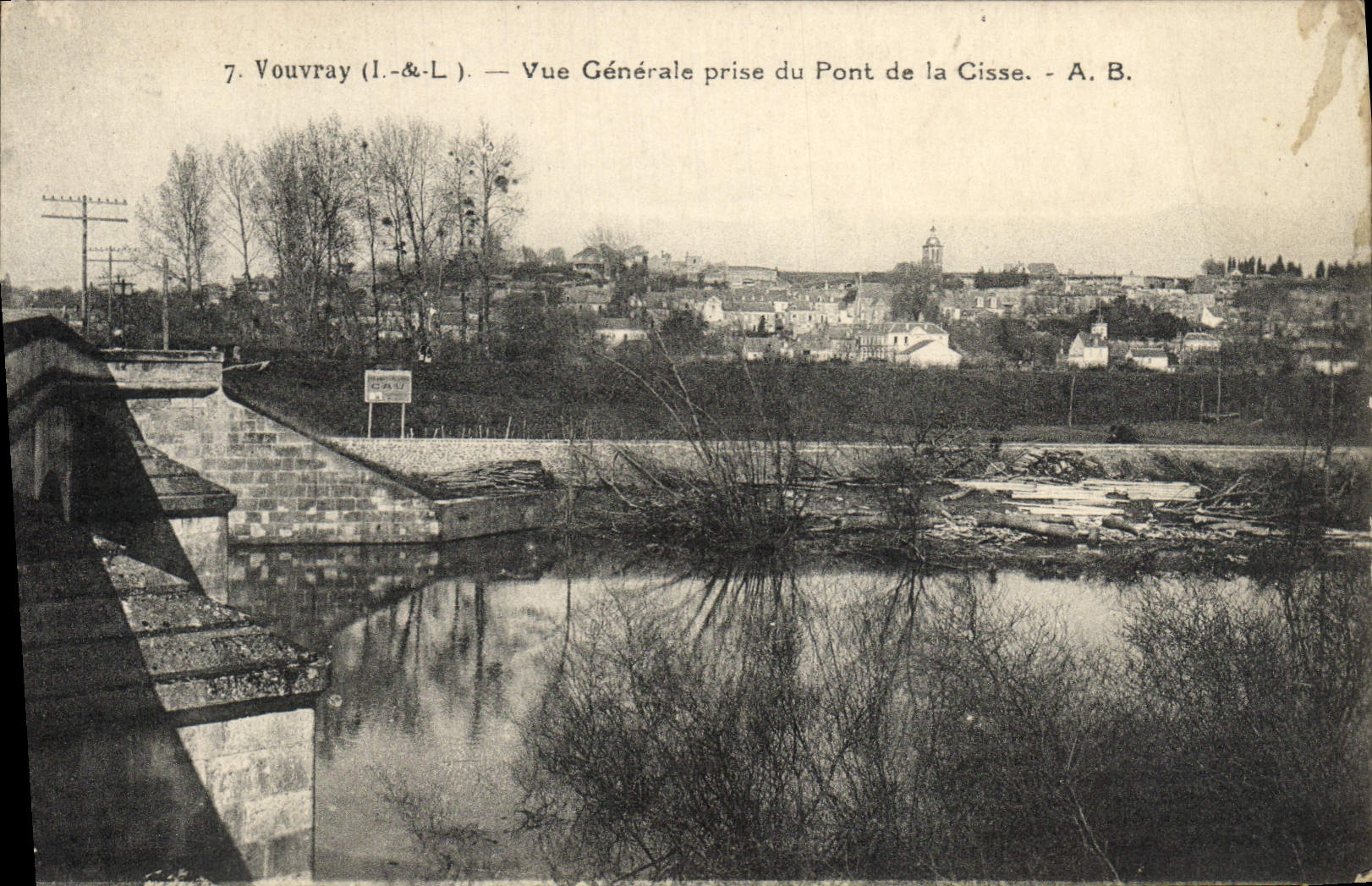 CPA Vouvray Vue Generale Prise du Pont de la Cisse