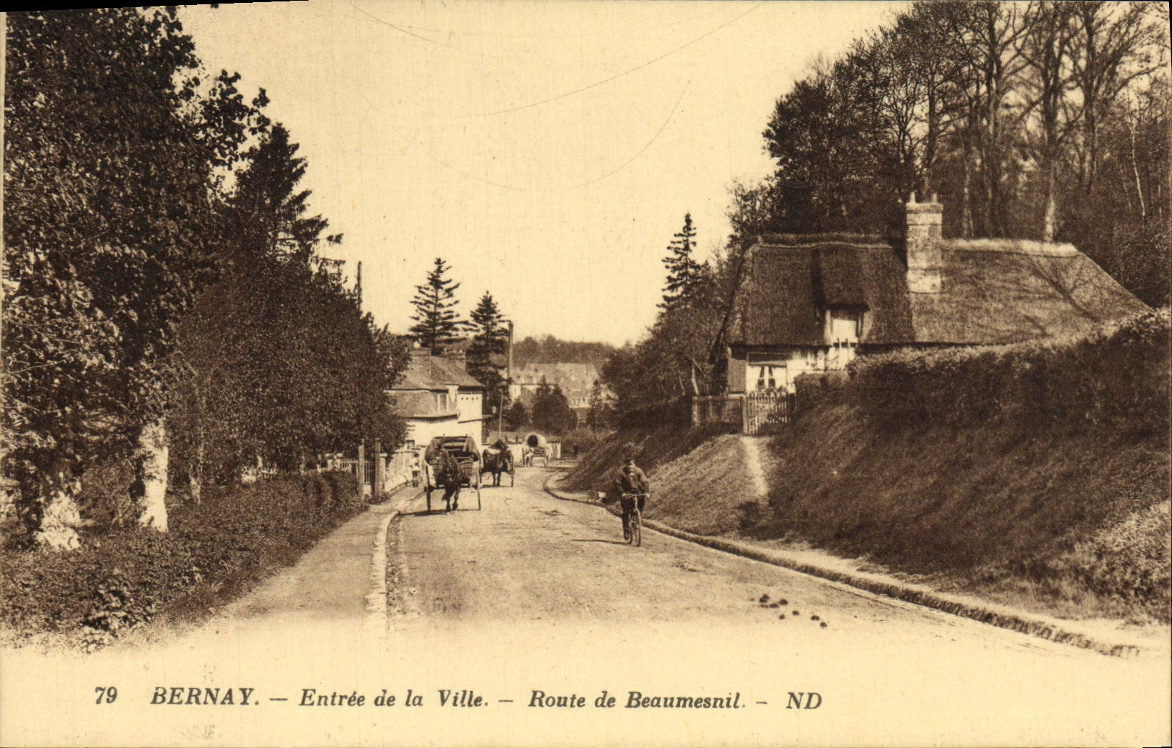 CPA Bernay Entree de la Ville Route de Beaumesnil