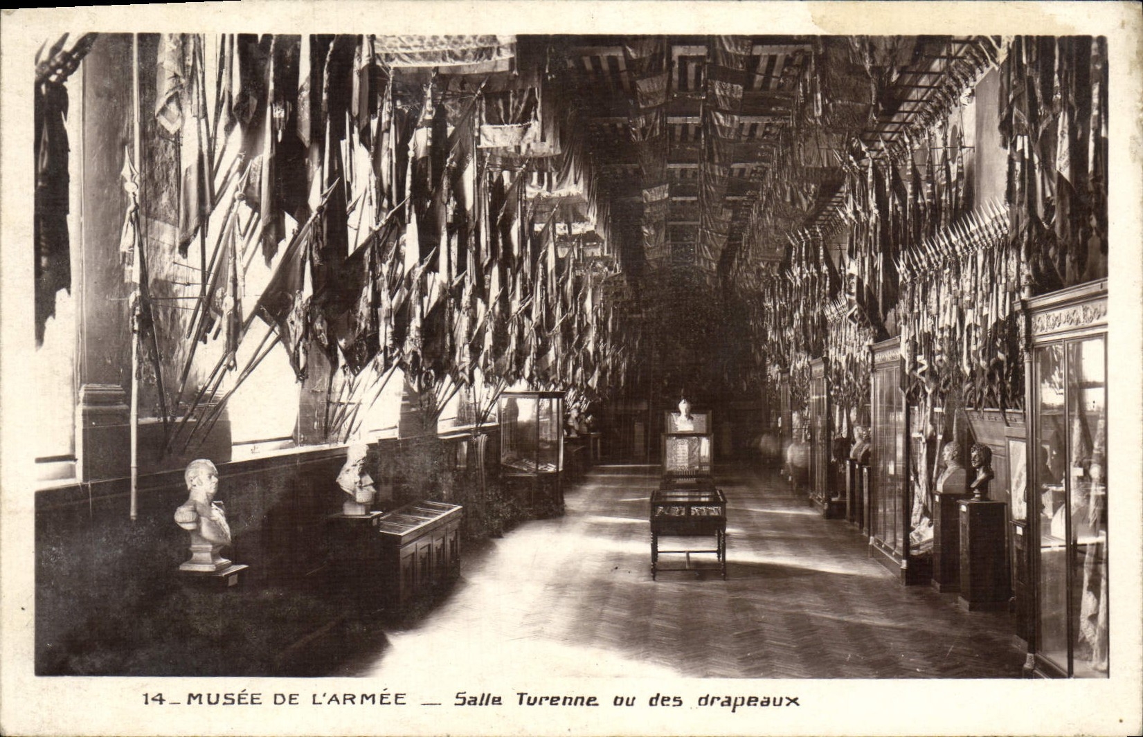 CPA Musee De L'armee Salle Turenne ou des drapeaux Militaria Paris 
