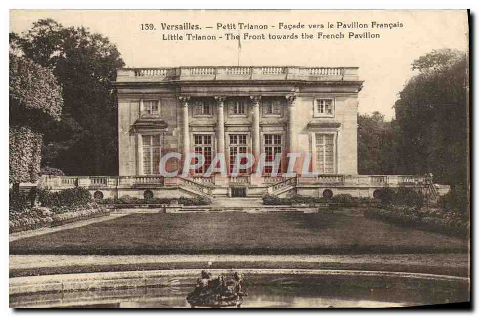 CPA Versailles Petit Trianon Facade vers le Pavillon francais