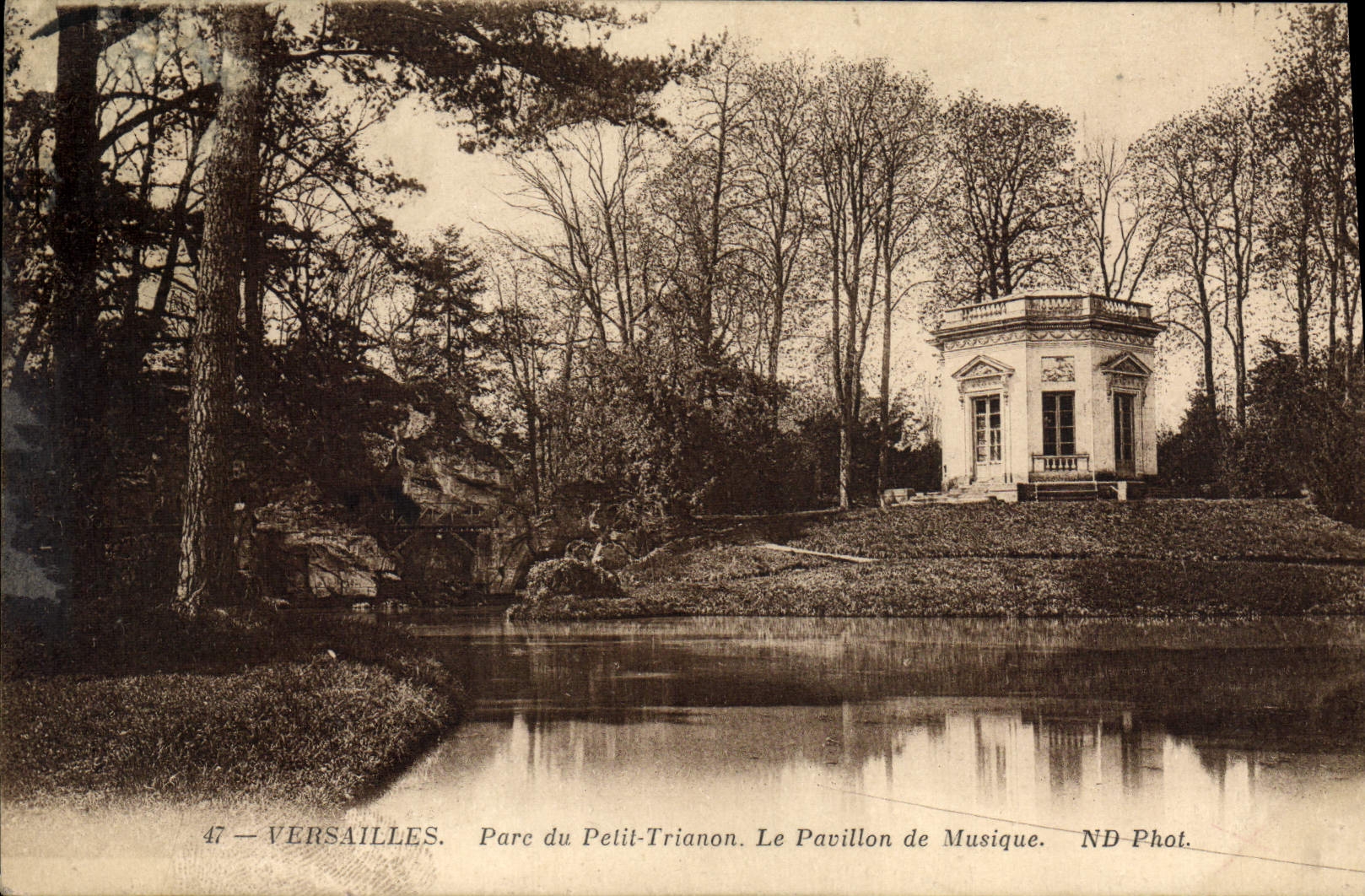 CPA Versailles Parc du Petit Trianon Le Pavillon de Musique