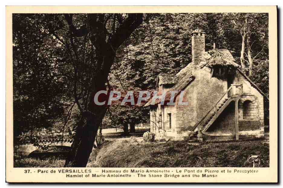 CPA Parc de Versailles Hameau de Marie Antoinette Le pont de pierre et le presbytere