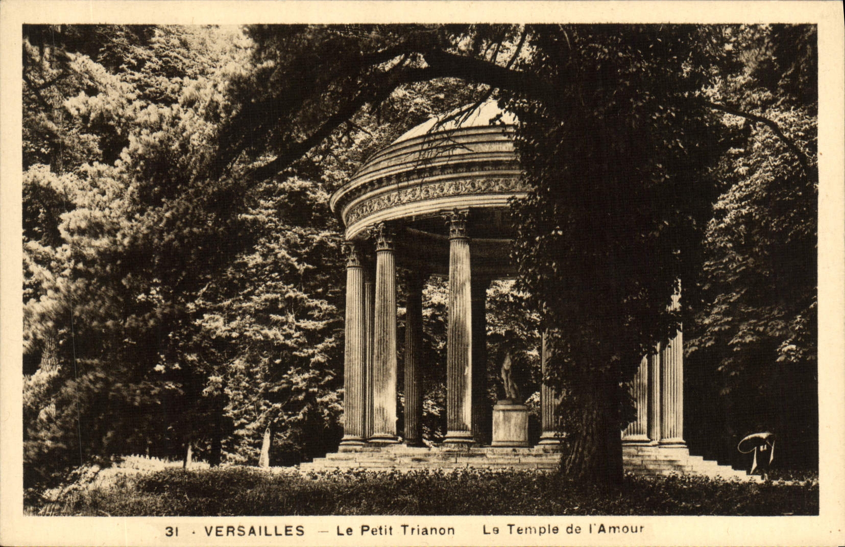 CPA Versailles Le Petit Trianon Le Temple de l'amour