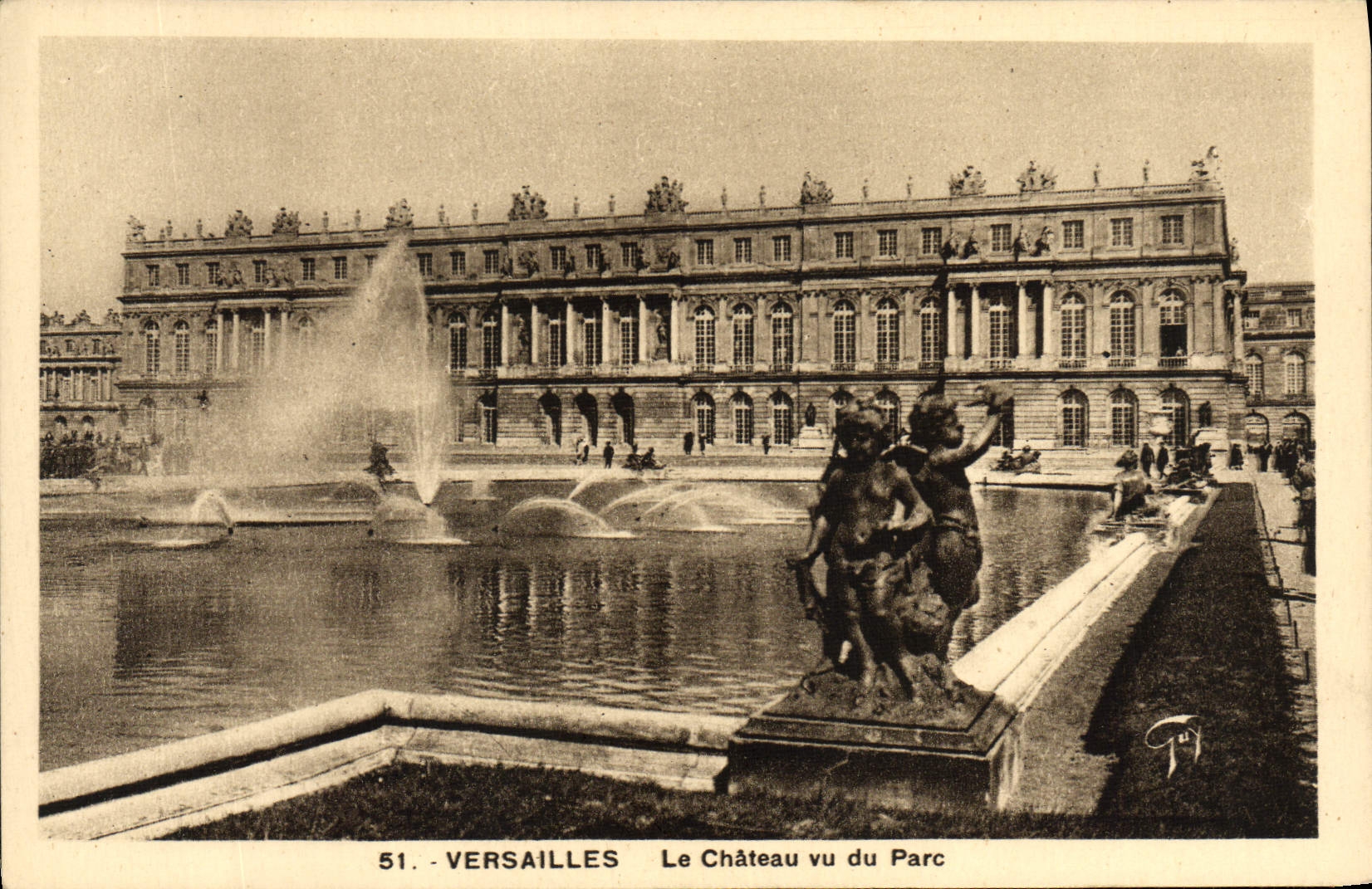 CPA Versailles Le Chateau vu du Parc