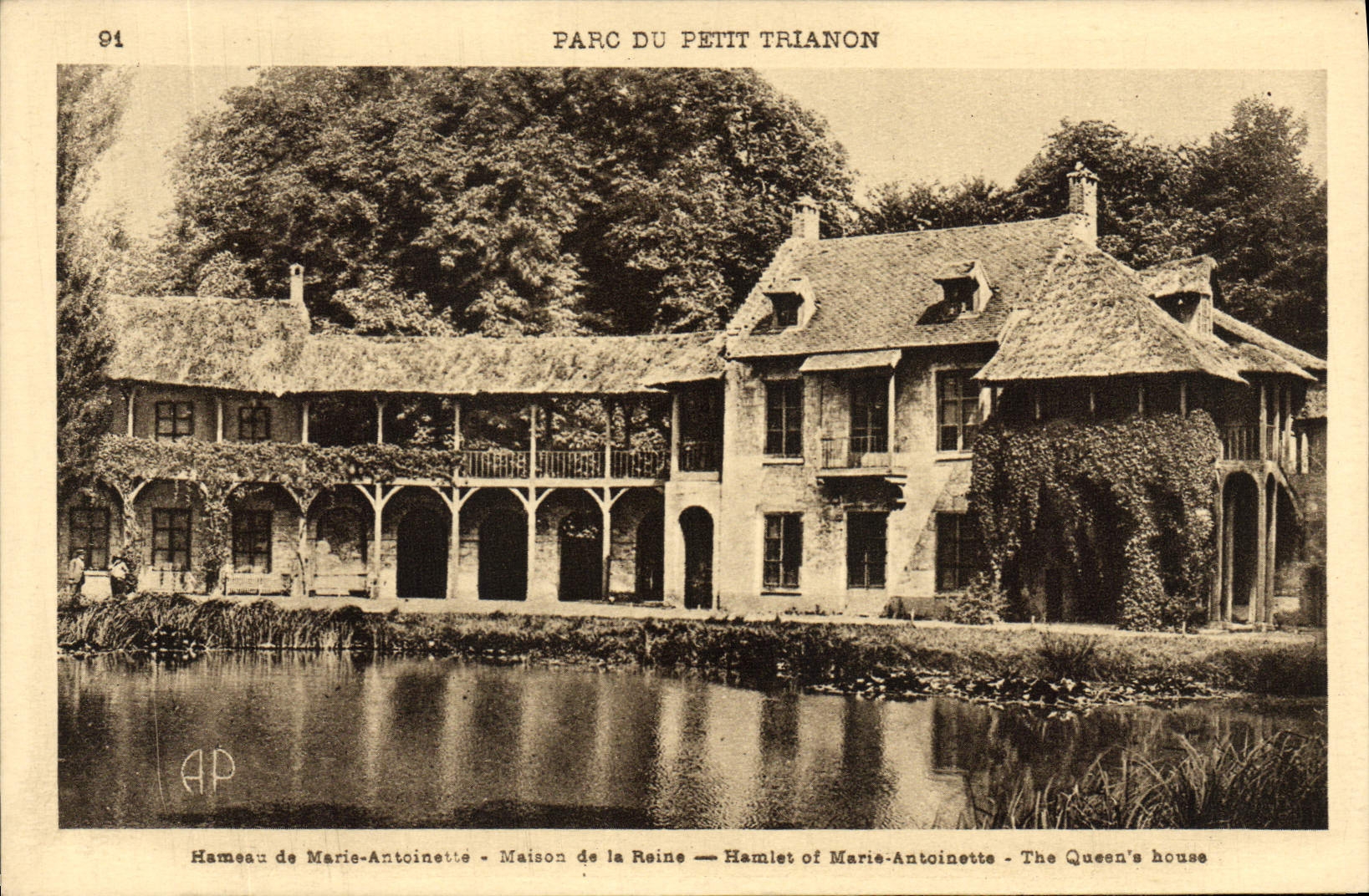 CPA Versailles Parc du petit Trianon Hameau de Marie Antoinette Maison de la reine