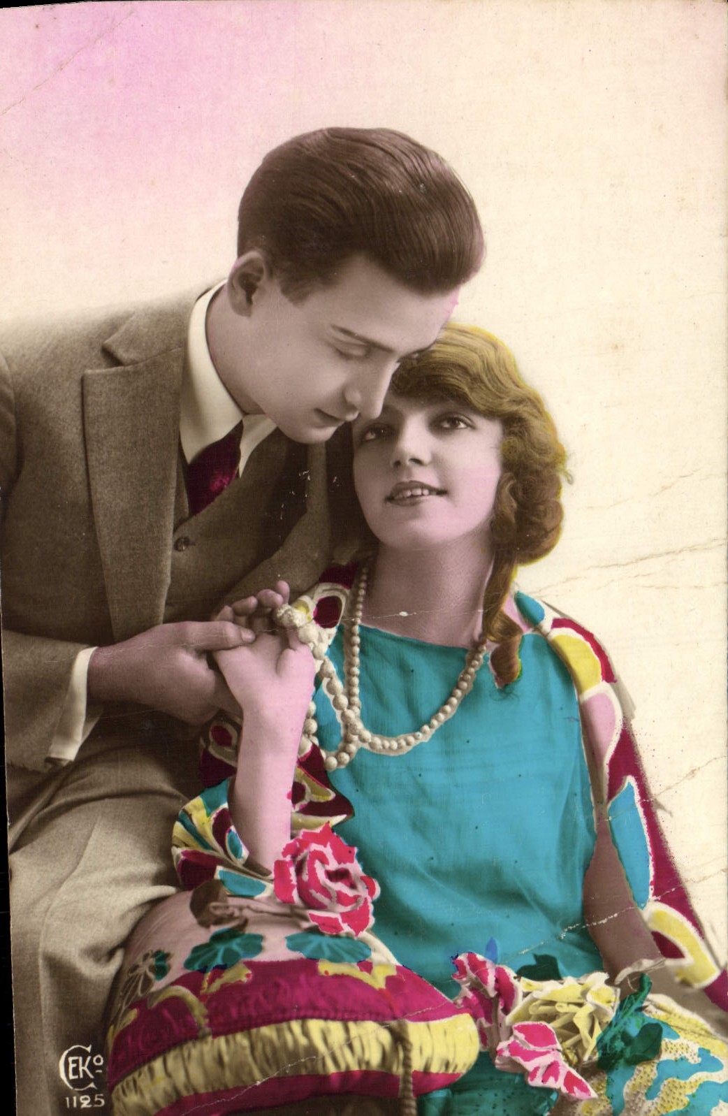 Jeune couple en tenue d'époque — éditeur CEK° n°1125