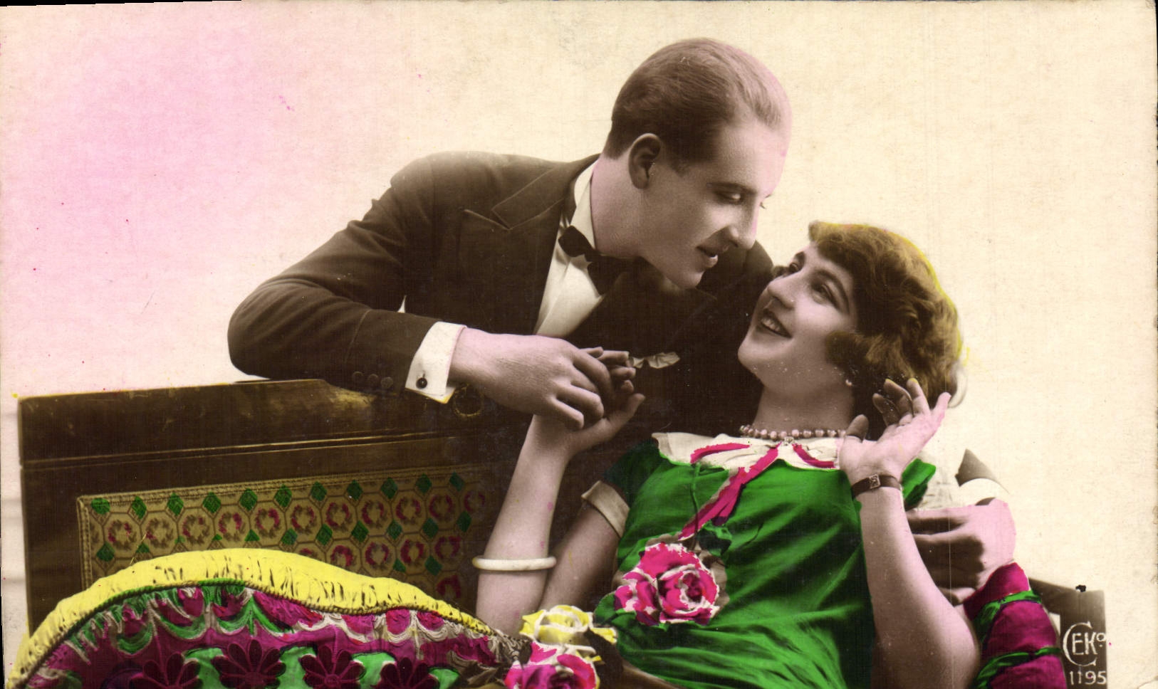 Couple amoureux — scène intime — EK 1195