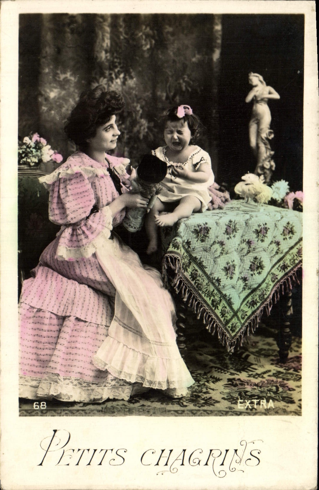 CPA Fantaisie Femme Petits Chagrins Enfant Bebe