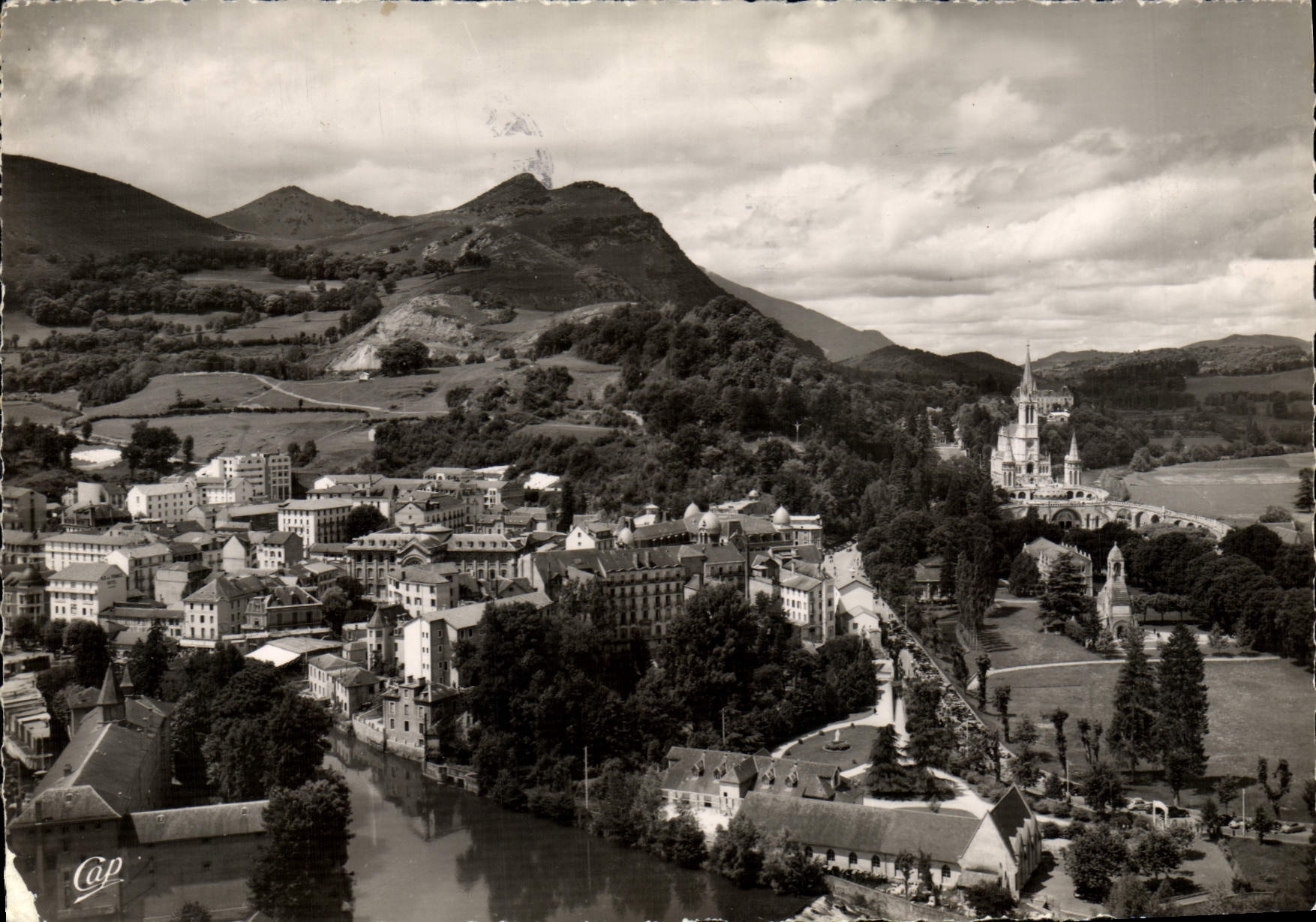 CPM Lourdes Vue Prise du Chateau Fort
