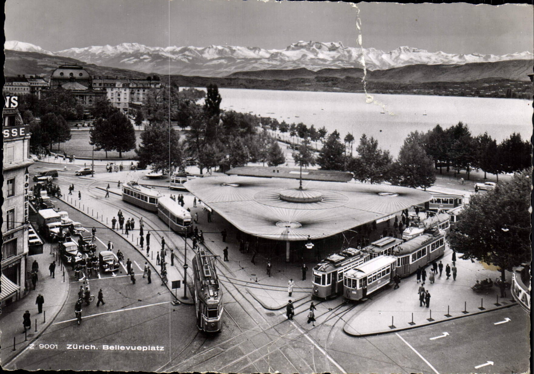 Moderne Ansichtskarte Zürich Bellevueplatz T'ramway