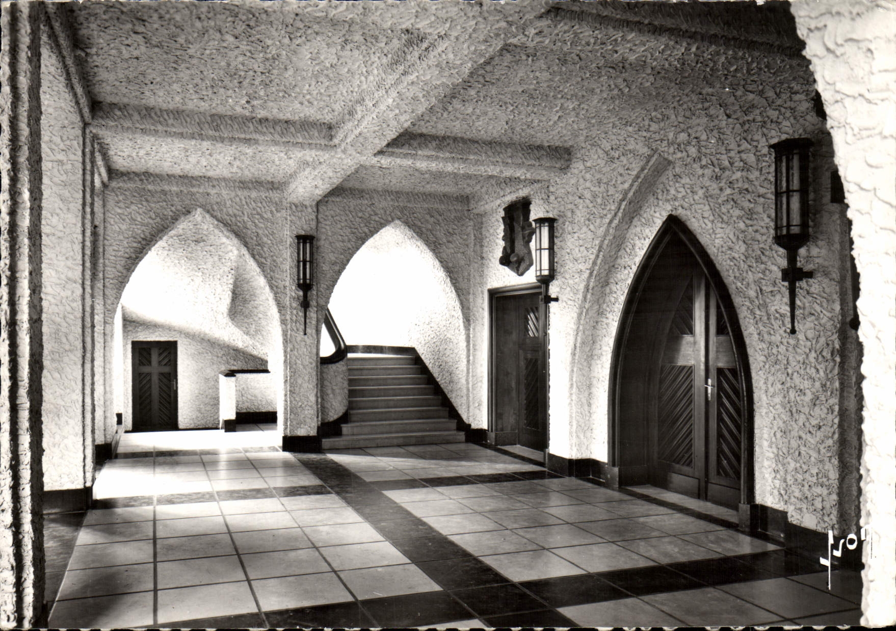 Institut Saint-Dominique — Hall d'Entrée — Éditions d'art YVON, Paris