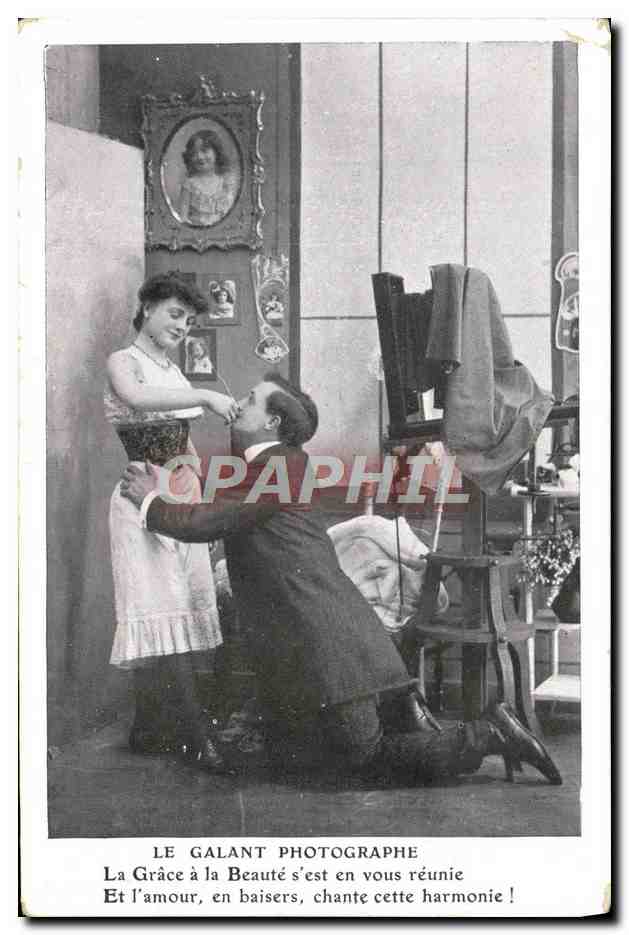 CPA Le Galant Photographe Femme 