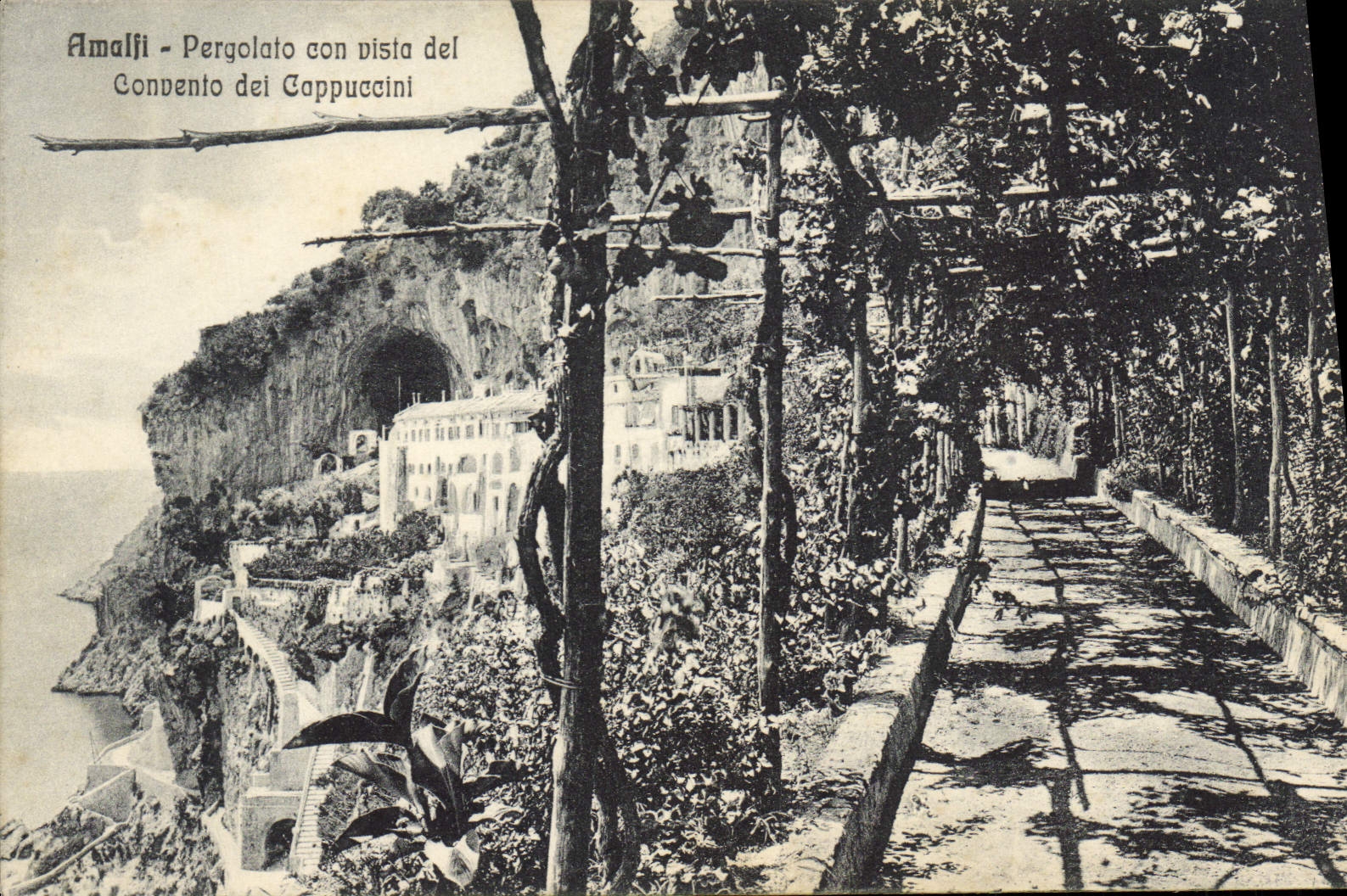 CPA Amalfi Pergolato Con Vista Del Convento Dei Cappuccini