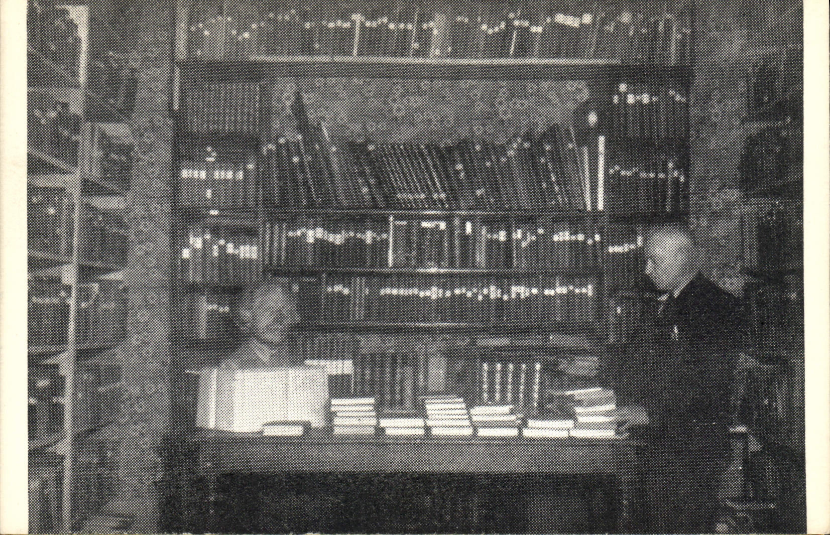 Salle de lecture, étude et bibliothèque — à la mémoire du Docteur Albert Kouliche et de David Kouliche — 87, rue de Turenne, Paris 3e